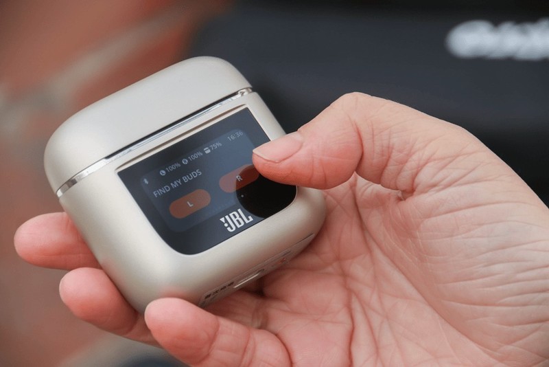 没短板？颜值在线，全彩LCD触屏加持，JBL TOUR PRO2静噪耳机评测