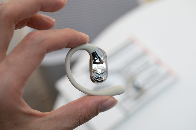 零感佩戴的开放式耳机，音质悦耳更耐听，西圣Air体验