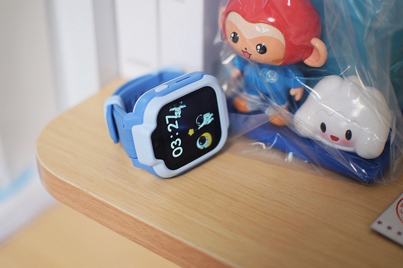 9重安全定位90天高精度轨迹查询 REDMI儿童手表