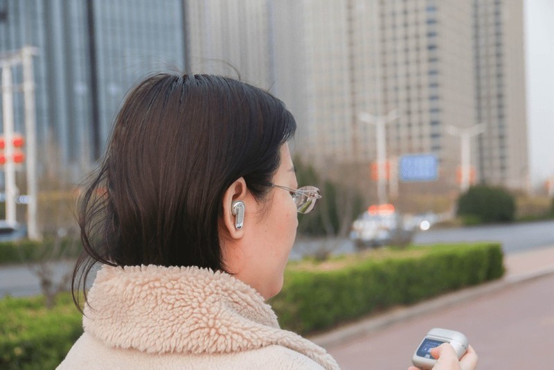 没短板？颜值在线，全彩LCD触屏加持，JBL TOUR PRO2静噪耳机评测