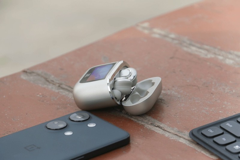 没短板？颜值在线，全彩LCD触屏加持，JBL TOUR PRO2静噪耳机评测