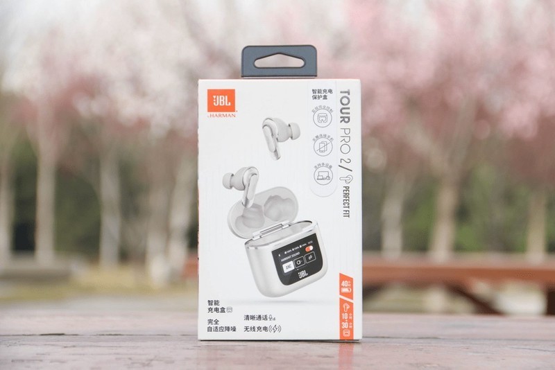 没短板？颜值在线，全彩LCD触屏加持，JBL TOUR PRO2静噪耳机评测