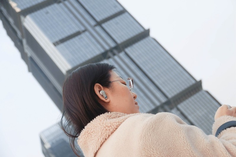 没短板？颜值在线，全彩LCD触屏加持，JBL TOUR PRO2静噪耳机评测