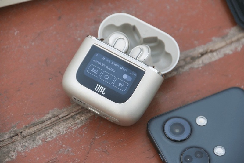 没短板？颜值在线，全彩LCD触屏加持，JBL TOUR PRO2静噪耳机评测