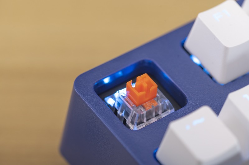 复古大手托机械键盘，不忘初心之选迪摩F6