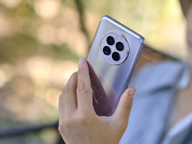 别再直男式送礼啦！双旦送TA华为Mate50系列，体验、品质都靠谱