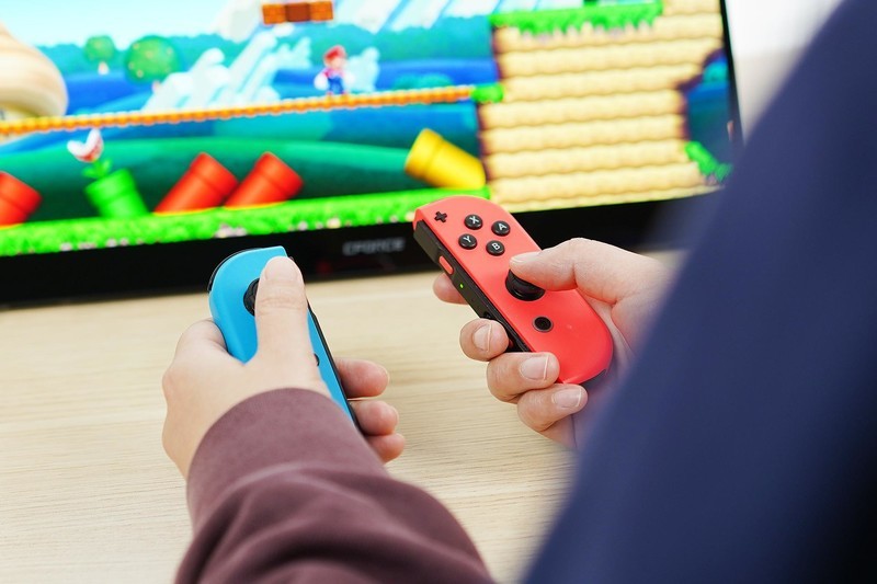 星空体育平台OLED面板、15.6英寸4K分辨率，我愿称它为Switch最佳伴侣