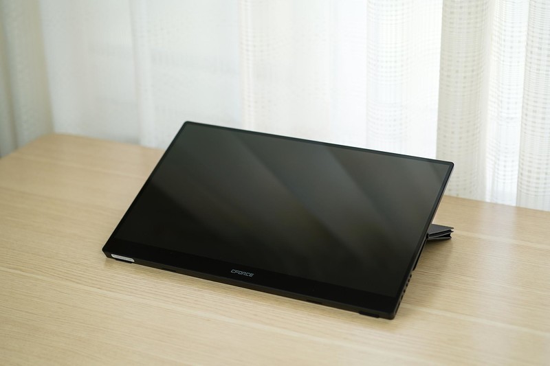 星空体育平台OLED面板、15.6英寸4K分辨率，我愿称它为Switch最佳伴侣