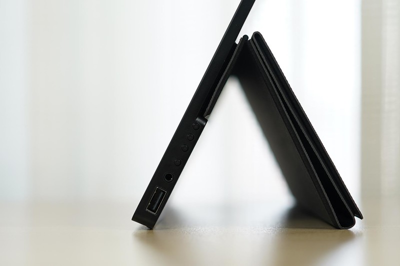 星空体育平台OLED面板、15.6英寸4K分辨率，我愿称它为Switch最佳伴侣