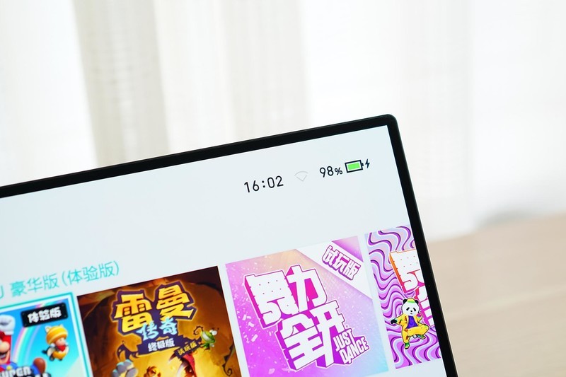 星空体育平台OLED面板、15.6英寸4K分辨率，我愿称它为Switch最佳伴侣