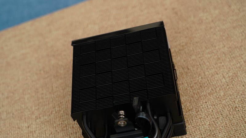 入门级游戏电脑怎么选？8400F+6750GRE 10G VS 12400F+4060告诉你答案