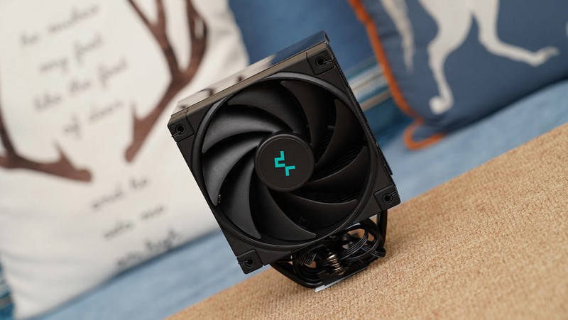 入门级游戏电脑怎么选？8400F+6750GRE 10G VS 12400F+4060告诉你答案