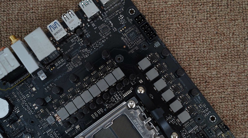 入门级游戏电脑怎么选？8400F+6750GRE 10G VS 12400F+4060告诉你答案