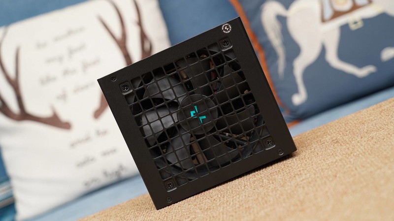 入门级游戏电脑怎么选？8400F+6750GRE 10G VS 12400F+4060告诉你答案