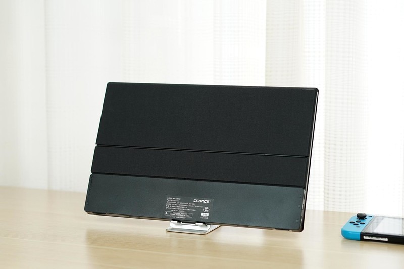 星空体育平台OLED面板、15.6英寸4K分辨率，我愿称它为Switch最佳伴侣