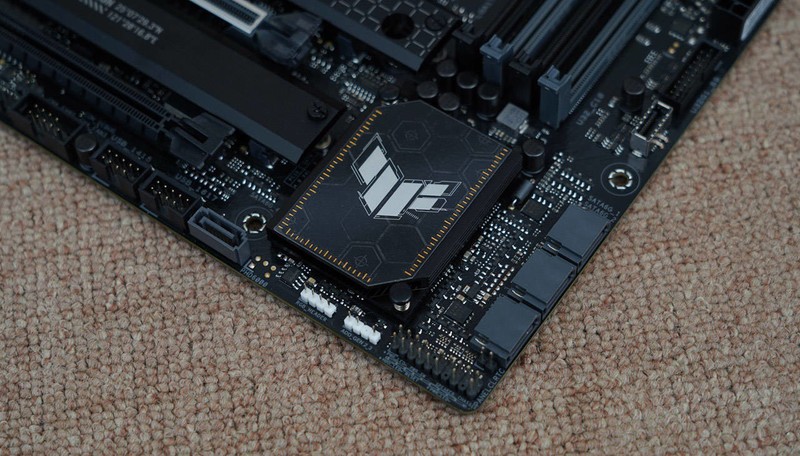 入门级游戏电脑怎么选？8400F+6750GRE 10G VS 12400F+4060告诉你答案