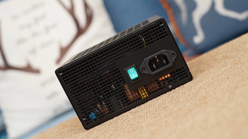 入门级游戏电脑怎么选？8400F+6750GRE 10G VS 12400F+4060告诉你答案