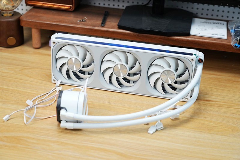 优雅白色设计，灯效炫酷无敌--乔思伯TH-360水冷散热器评测