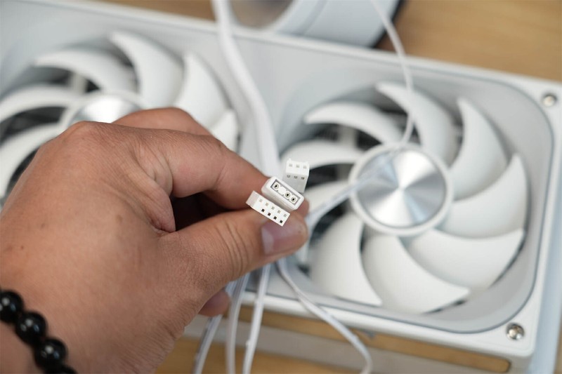 优雅白色设计，灯效炫酷无敌--乔思伯TH-360水冷散热器评测