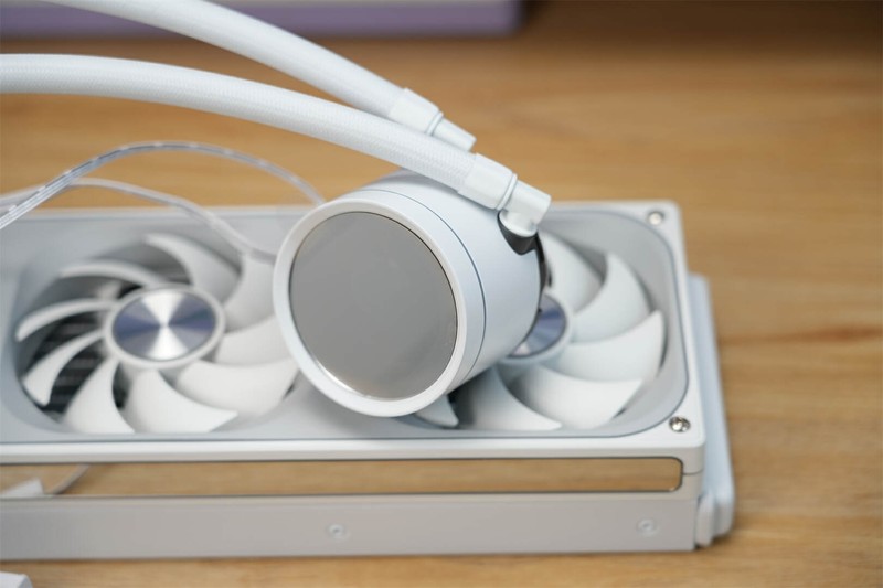 优雅白色设计，灯效炫酷无敌--乔思伯TH-360水冷散热器评测