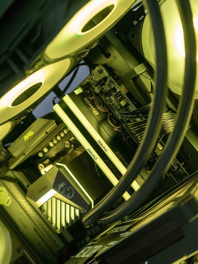 全网唯一6400C28/8000C36双EXPO内存，佰维DW100 OC LAB联名款测评