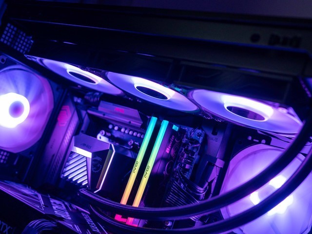 全网唯一6400C28/8000C36双EXPO内存，佰维DW100 OC LAB联名款测评