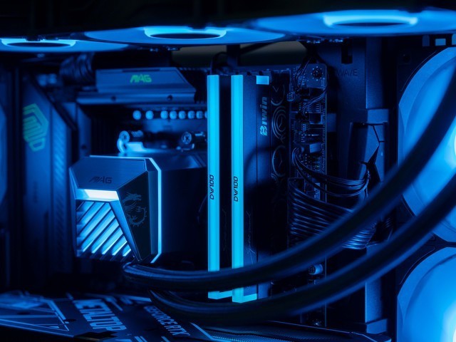 全网唯一6400C28/8000C36双EXPO内存，佰维DW100 OC LAB联名款测评