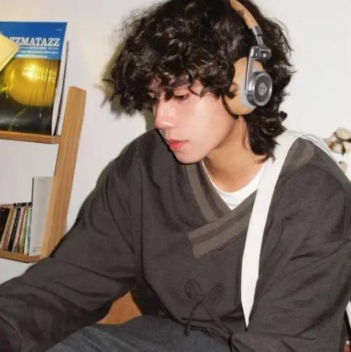 头戴式耳机哪个牌子音质好？2025年高颜值音质好的耳机排名！