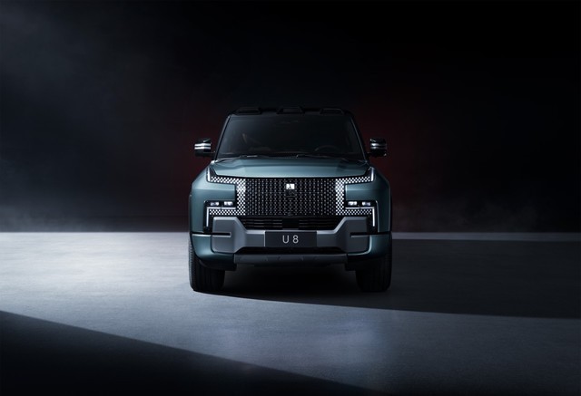 仰望U8高端新能源汽车开启预售，预售价 109.8万元