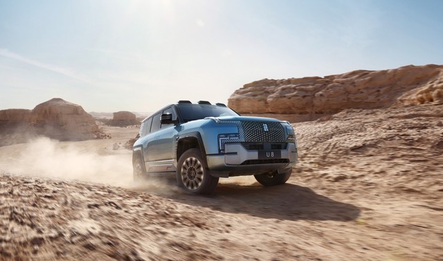 仰望U8高端新能源汽车开启预售，预售价 109.8万元