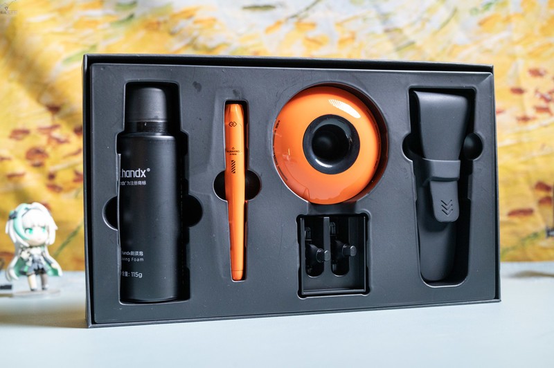 想试试手动剃须？这里有个好玩的。焕醒星洞小飞碟手动剃须刀上手