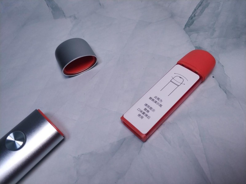 摆脱口腔异味，清新口气如此简单：左点智能口腔喷雾