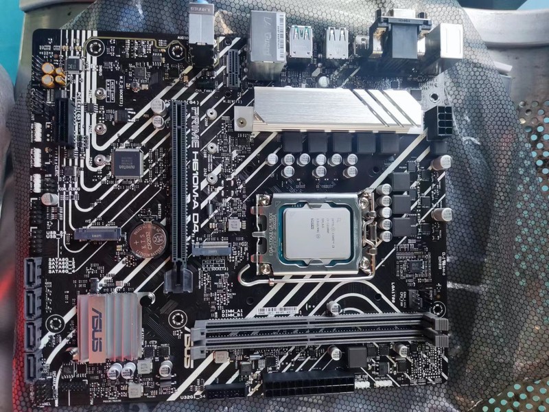 同事和朋友配的新电脑