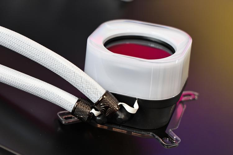 轻松拿捏i9-14900K星空体育平台990PRO：海盗船iCUE LINK H150i LCD/MP600 Elite