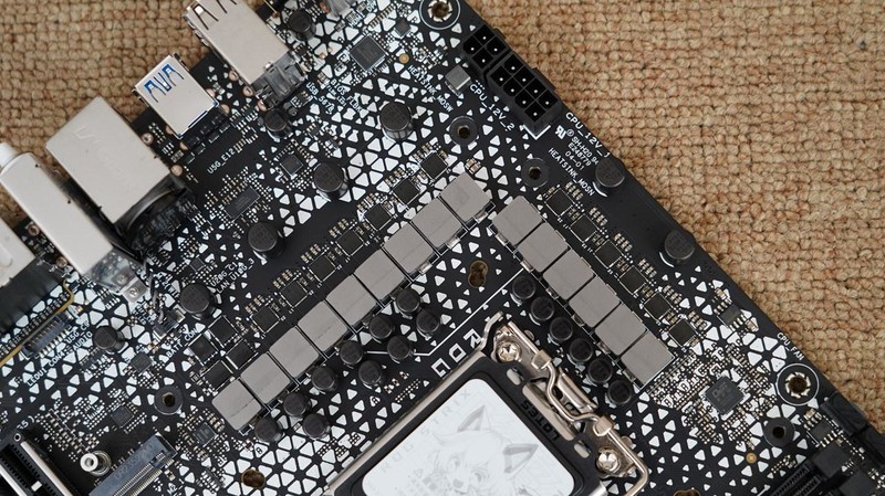 如何打造高性能海景房？14900K+华硕B760小吹雪S+影驰RTX4080S主机分享