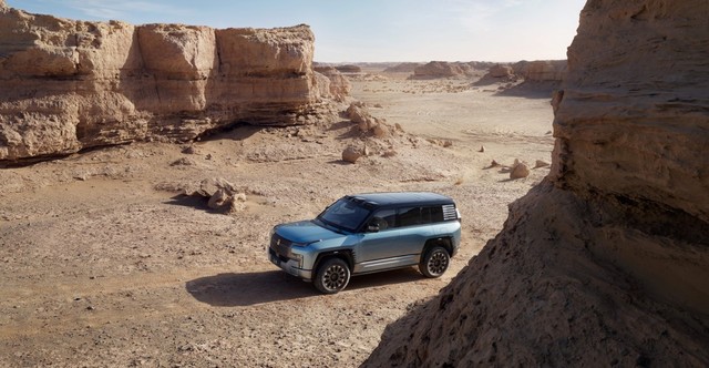 仰望U8高端新能源汽车开启预售，预售价 109.8万元