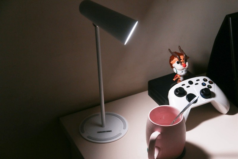 小米米家多功能充电台灯，能看书还能当手电筒，几十块真香