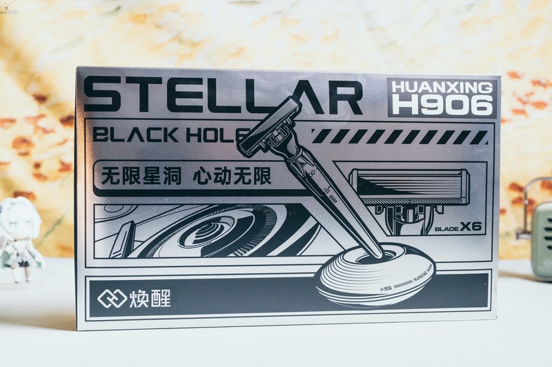 想试试手动剃须？这里有个好玩的。焕醒星洞小飞碟手动剃须刀上手