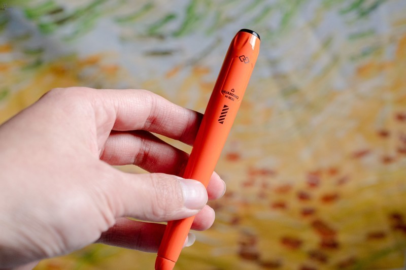 想试试手动剃须？这里有个好玩的。焕醒星洞小飞碟手动剃须刀上手