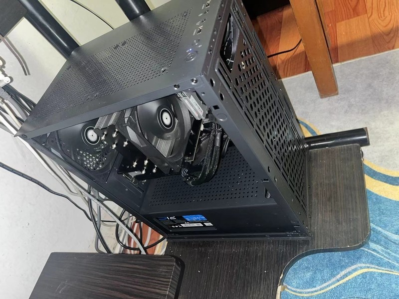 同事和朋友配的新电脑