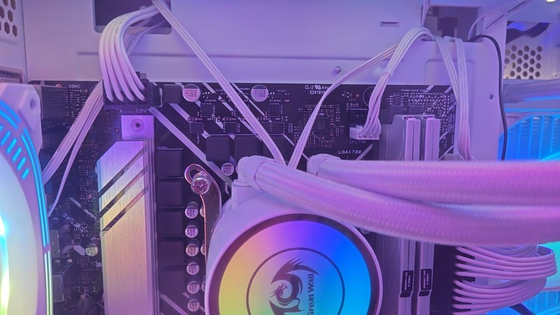 同事和朋友配的新电脑