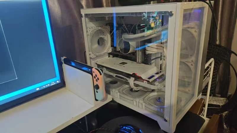 同事和朋友配的新电脑