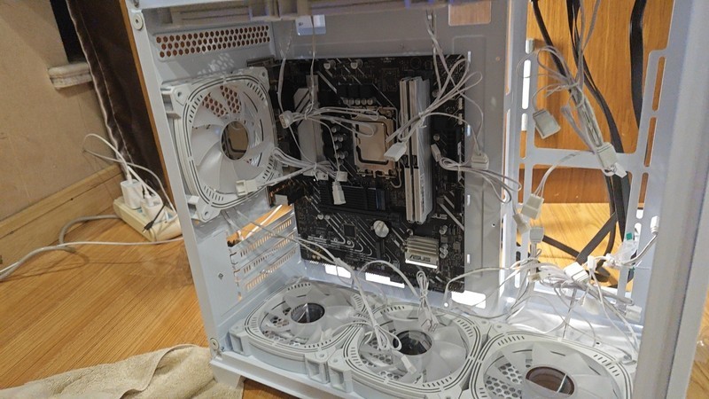 同事和朋友配的新电脑