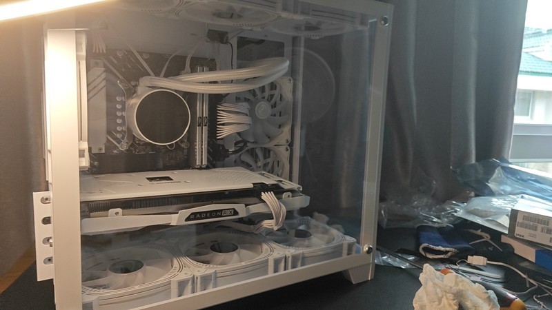 同事和朋友配的新电脑