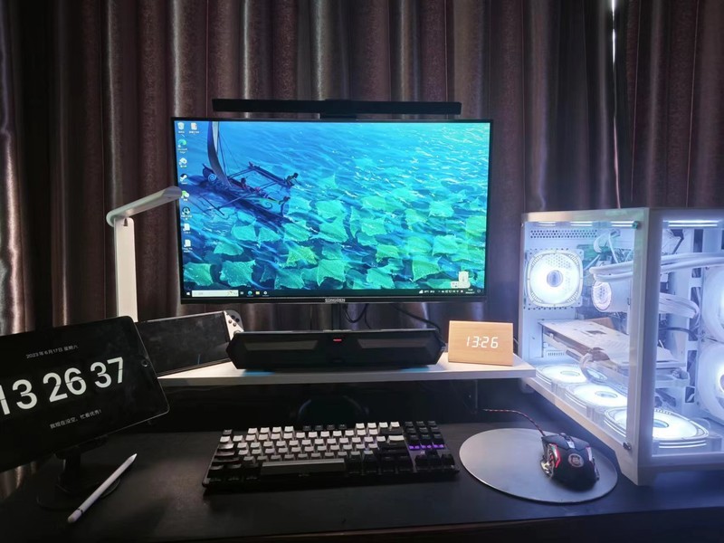 同事和朋友配的新电脑