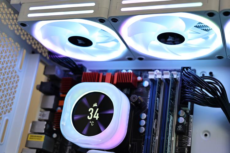 轻松拿捏i9-14900K星空体育平台990PRO：海盗船iCUE LINK H150i LCD/MP600 Elite