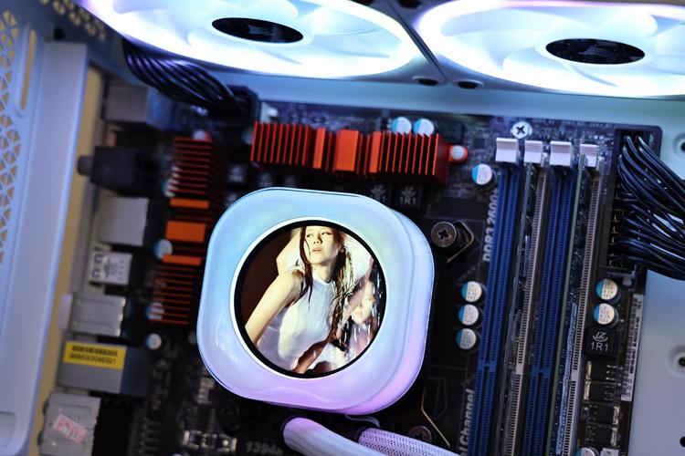 轻松拿捏i9-14900K星空体育平台990PRO：海盗船iCUE LINK H150i LCD/MP600 Elite