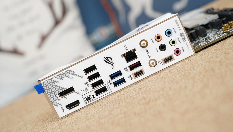 如何打造高性能海景房？14900K+华硕B760小吹雪S+影驰RTX4080S主机分享