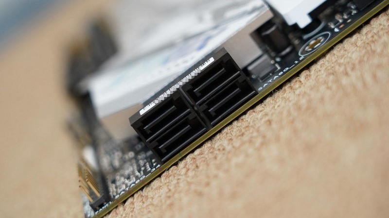 如何打造高性能海景房？14900K+华硕B760小吹雪S+影驰RTX4080S主机分享