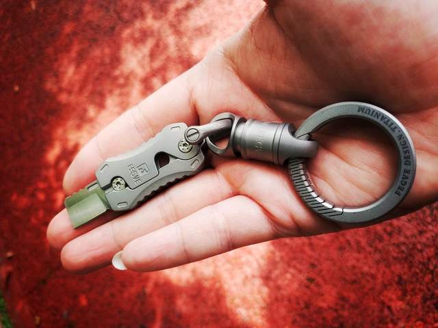 不能开快递的潮玩挂坠不是解压的EDC神器：fegve钛合金多功能挂坠